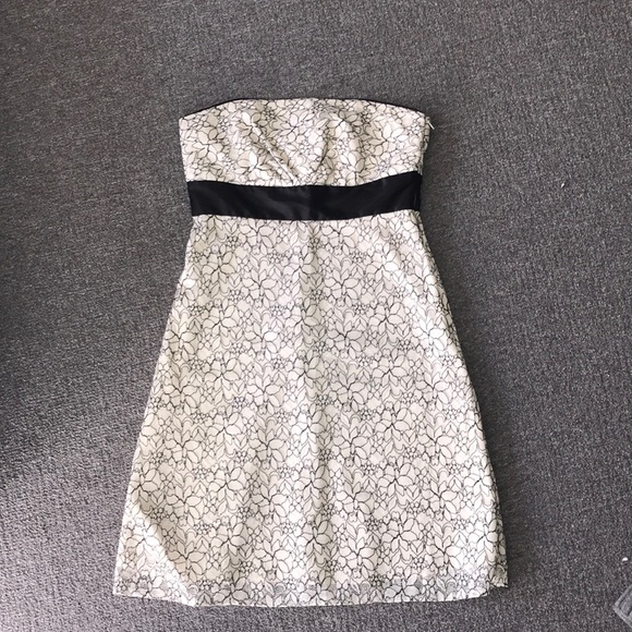 White House Black Market Dresses & Skirts - White House Black Market Strapless Dress Size 6